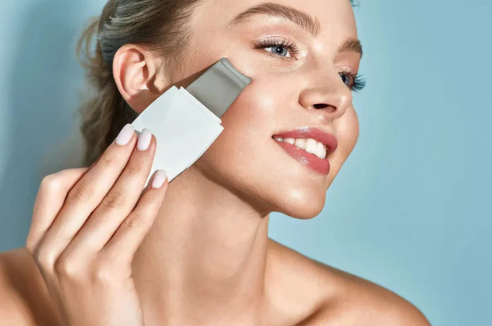 Smart Skincare Tools That Outshine Traditional Beauty Methods in 2025