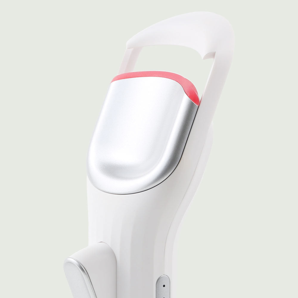 Close-up view of the re-nū Smart Beauty Heated Eyelash Curler, highlighting the heated pad designed for effective and long-lasting curls.