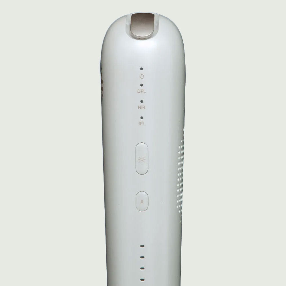 Front-facing close-up of the re-nū RapidFlash Laser Hair Remover head, displaying the integrated IPL, DPL, and NIR light window for advanced multi-skin treatments.
