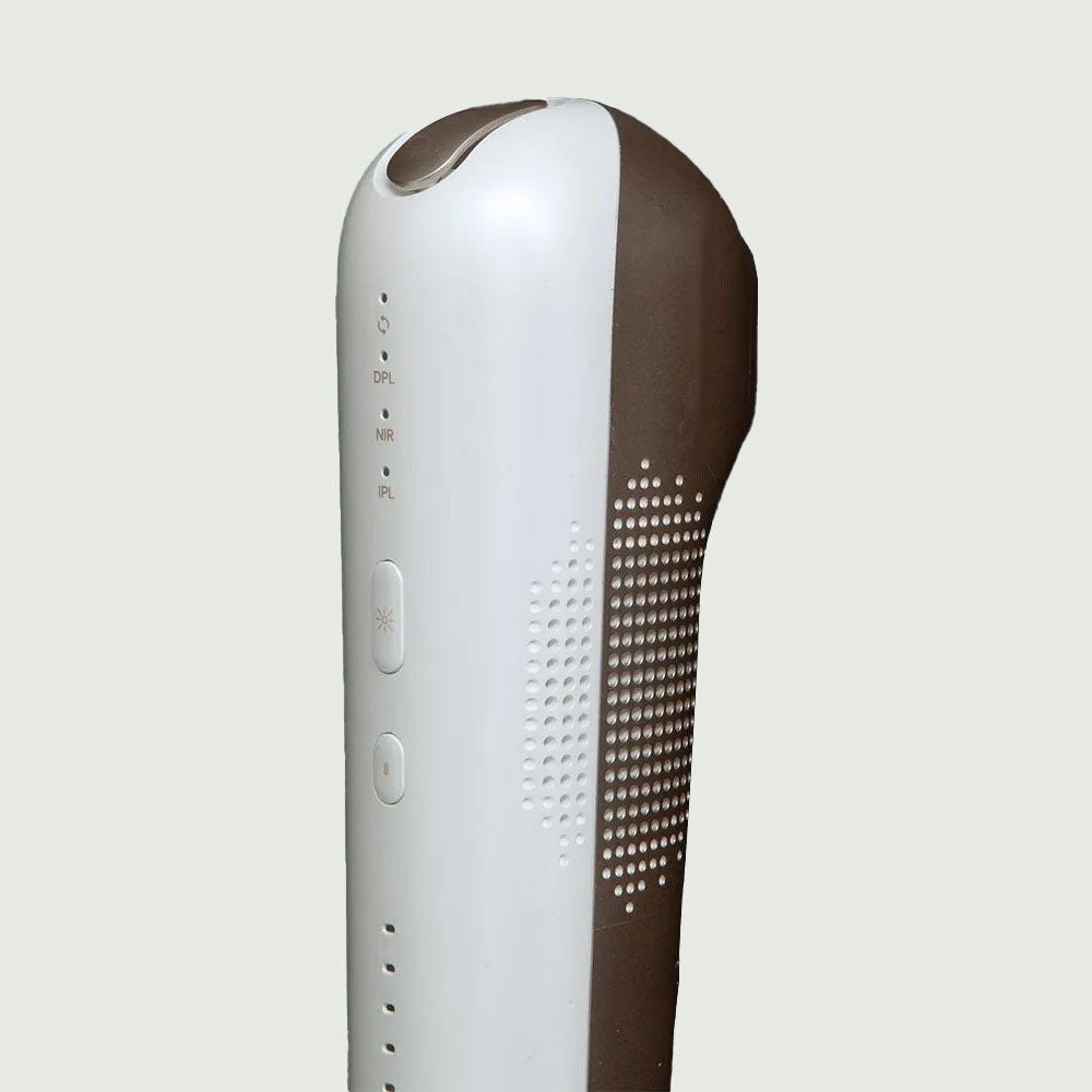 Close-up of re-nū RapidFlash device head showing IPL, DPL, and NIR light integration  from side angle .